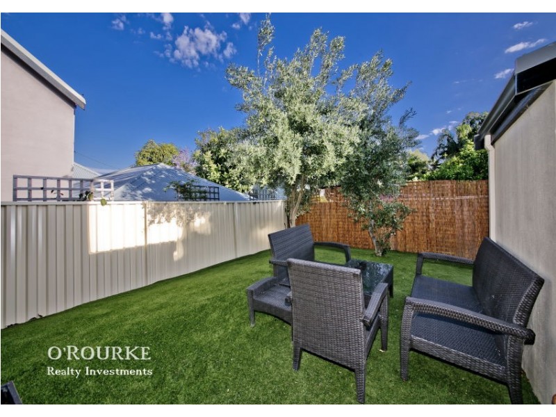 205 b Woodside Street, Doubleview WA 6018