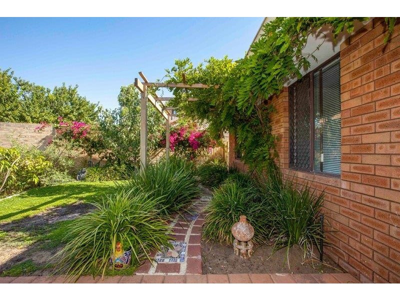 12 Woodhall Street, Stirling WA 6021