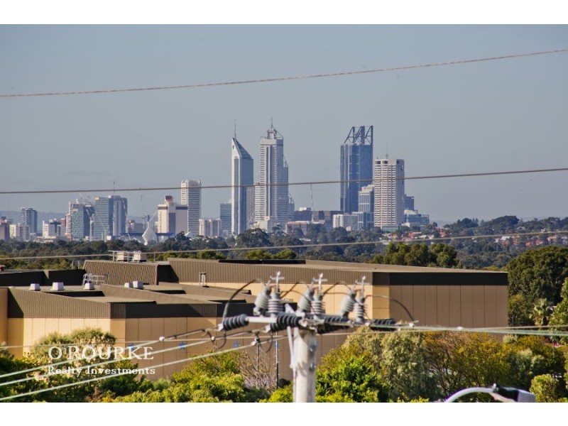 7 Bowra Ave, Woodlands WA 6018