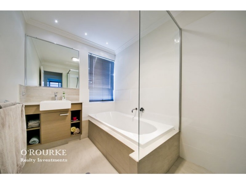 5 a Penelope Place, Innaloo WA 6018