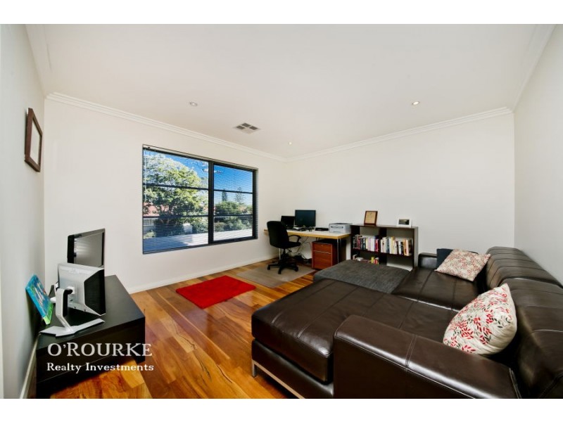 5 a Penelope Place, Innaloo WA 6018