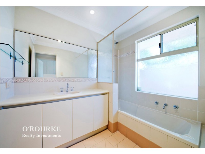 10 Chivrell Rise, Gwelup WA 6018