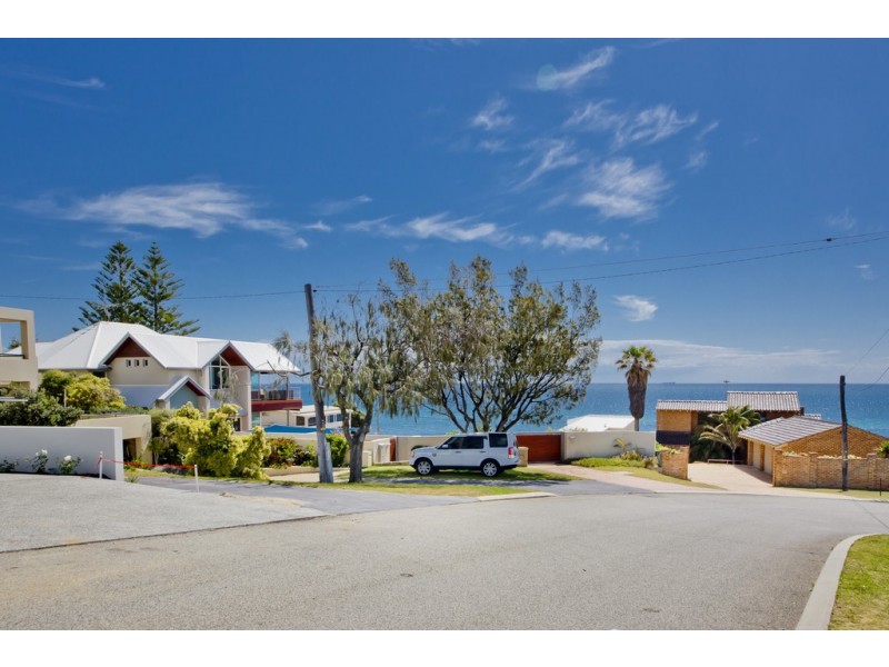 9a Belhus Drive, Trigg WA 6029