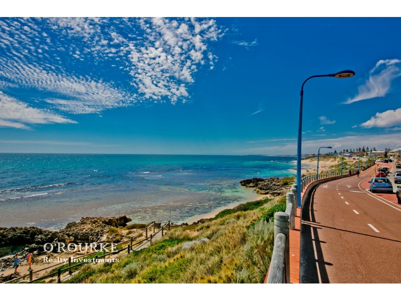 9a Belhus Drive, Trigg WA 6029