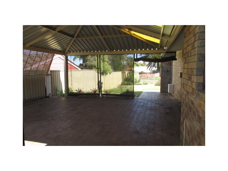 8 Brechin Court, Duncraig WA 6023