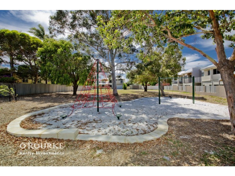144 b Grand Promenade, Doubleview WA 6018