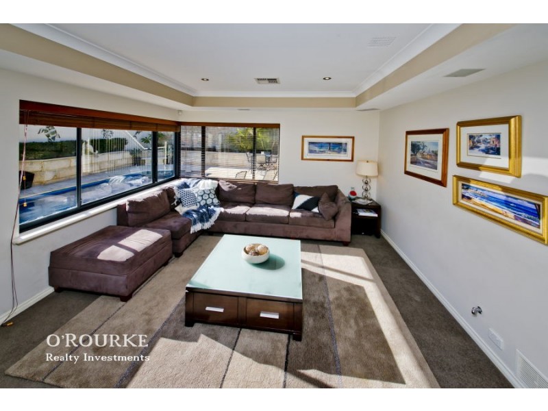 4 Algarve Way, Hillarys WA 6025