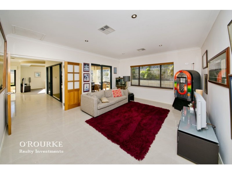 4 Algarve Way, Hillarys WA 6025