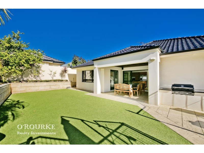 4 Algarve Way, Hillarys WA 6025