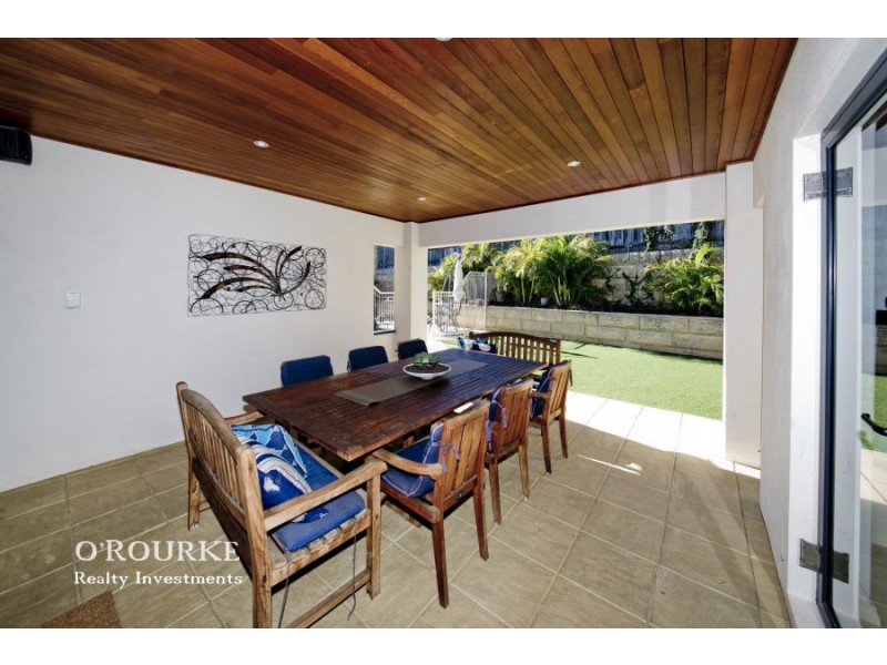 4 Algarve Way, Hillarys WA 6025