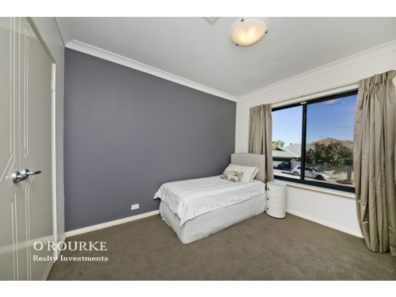 4 Algarve Way, Hillarys WA 6025