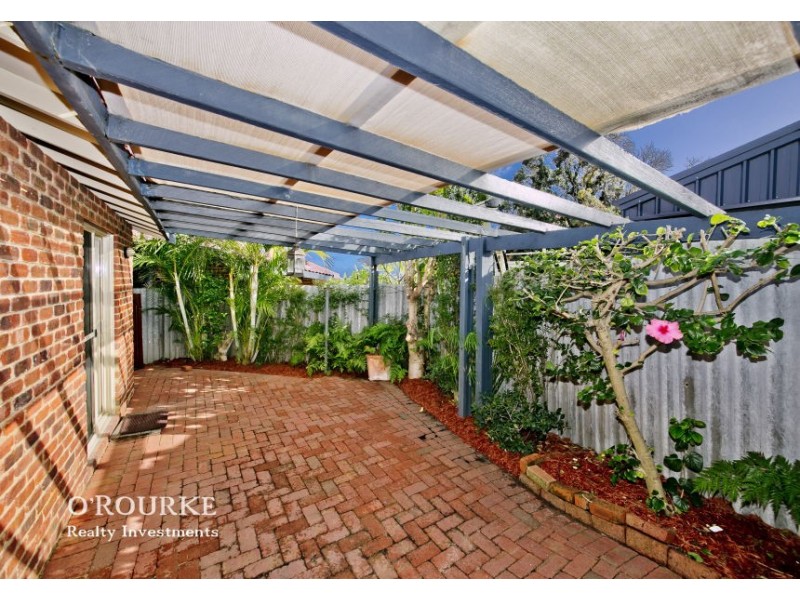 9 a Belhus Drive, Trigg WA 6029