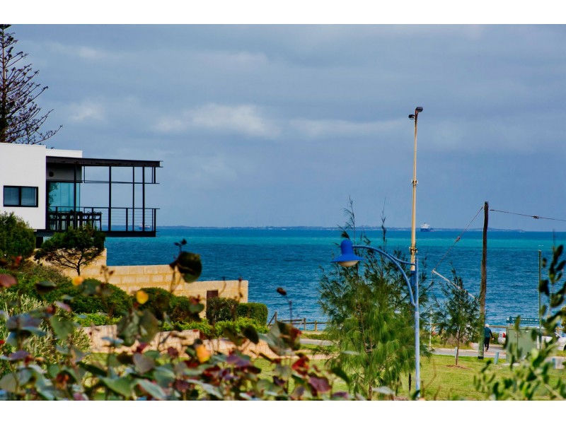 10 Abney Place, Trigg WA 6029