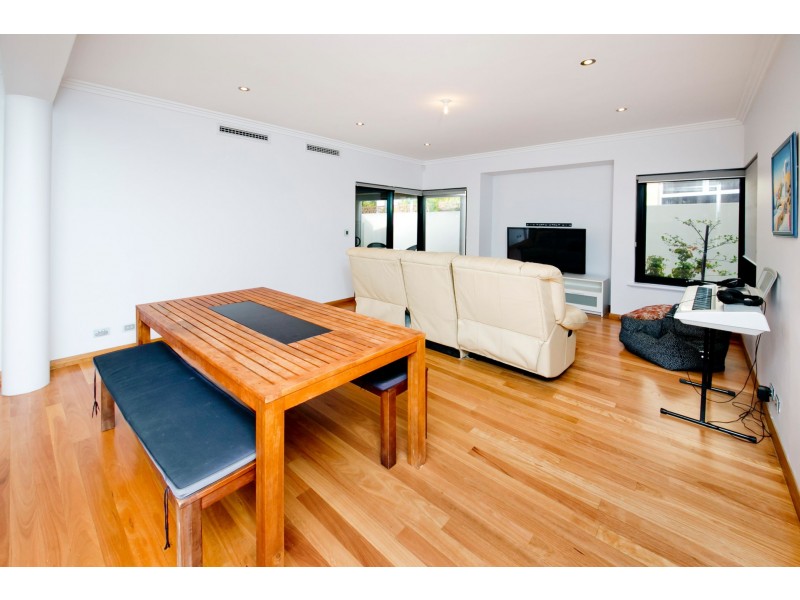 10 Abney Place, Trigg WA 6029