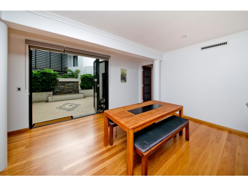 10 Abney Place, Trigg WA 6029