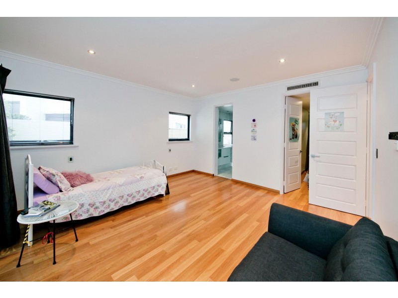 10 Abney Place, Trigg WA 6029