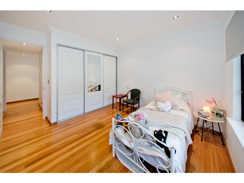 10 Abney Place, Trigg WA 6029