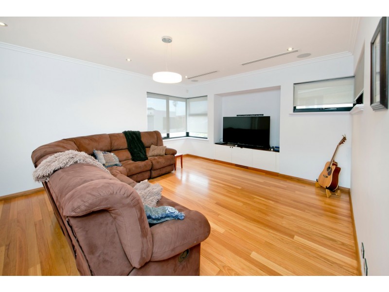 10 Abney Place, Trigg WA 6029