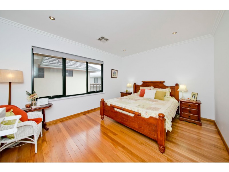 10 Abney Place, Trigg WA 6029