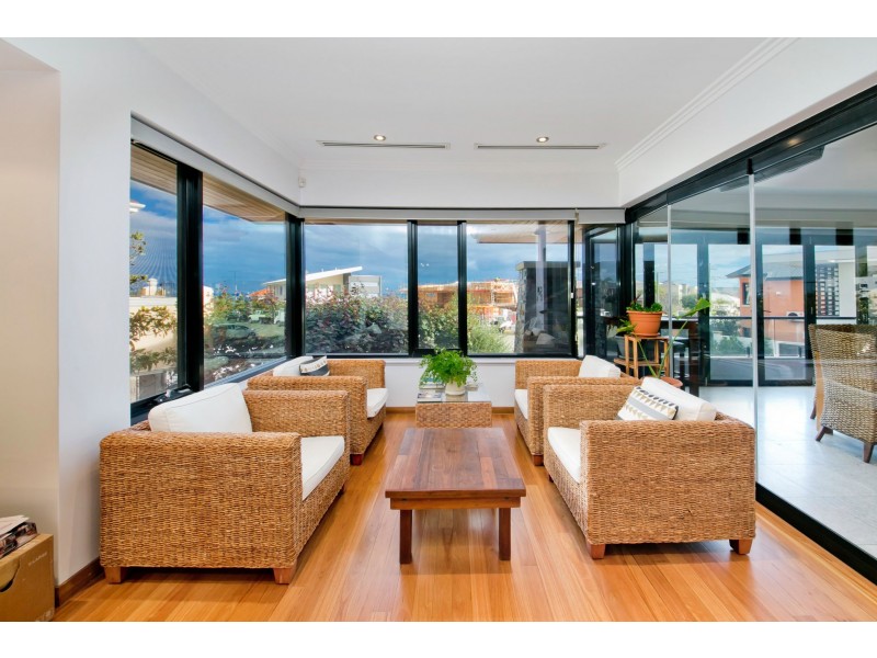 10 Abney Place, Trigg WA 6029