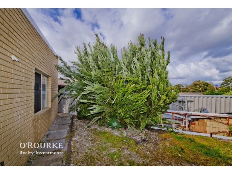 33 Blaxland Way, Padbury WA 6025