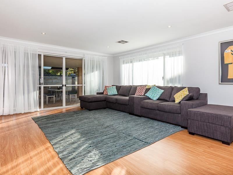 4 Grallina Way, Tapping WA 6065