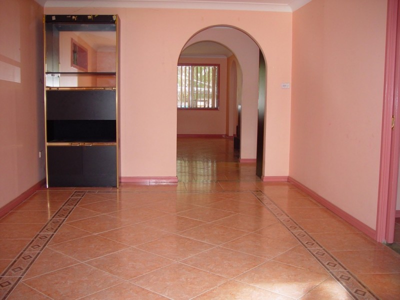 33 Endeavour Road, Georges Hall NSW 2198