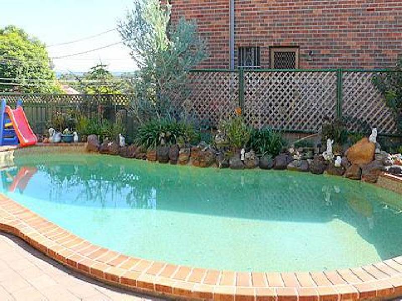 1 Jade Court, Georges Hall NSW 2198