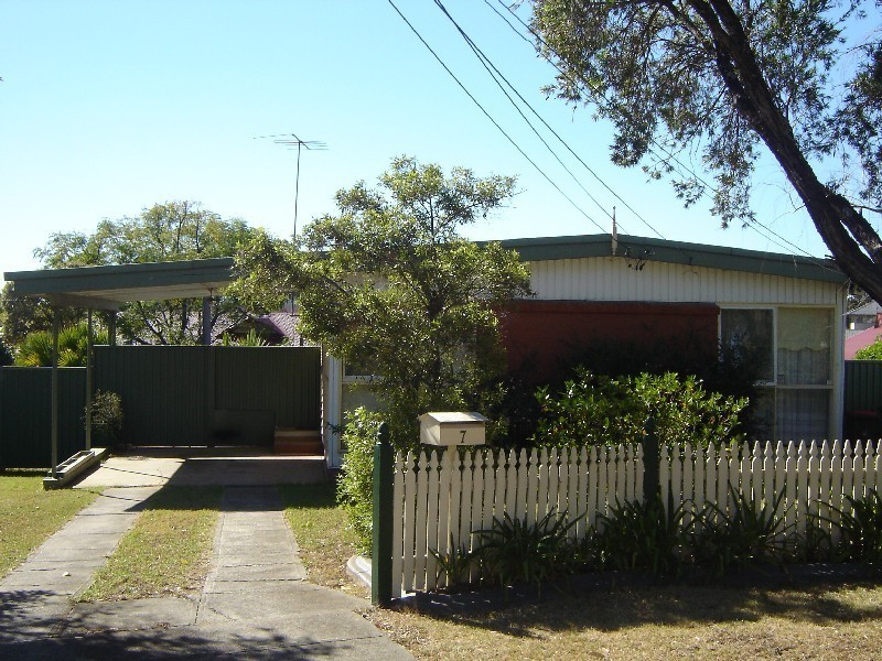 7 Wright Close, Georges Hall NSW 2198