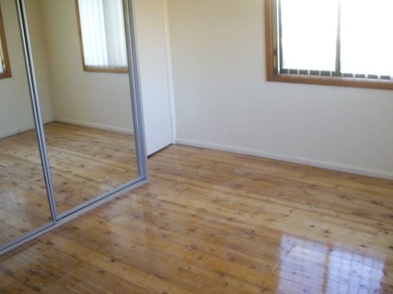 32 Larien Cresent, Birrong NSW 2143