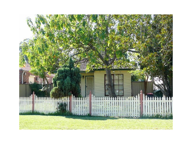 54 Endeavour Road, Georges Hall NSW 2198