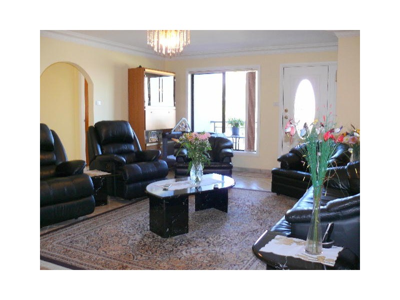 38 Wendy Av, Georges Hall NSW 2198