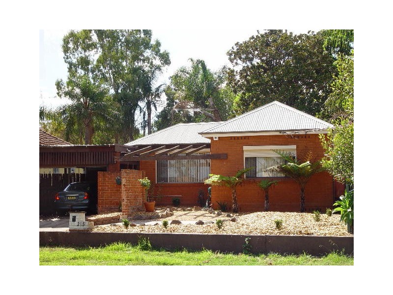 215 Henry Lawson Drive, Georges Hall NSW 2198