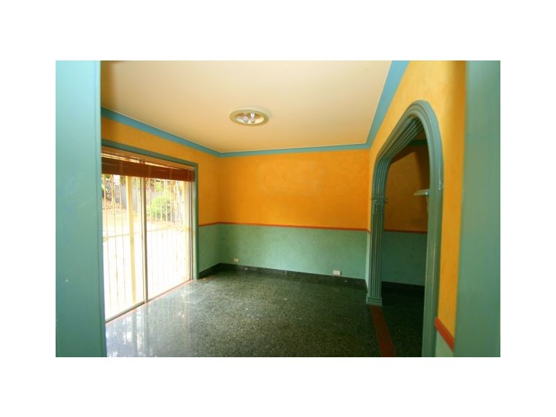 6 Barlow Place, Georges Hall NSW 2198