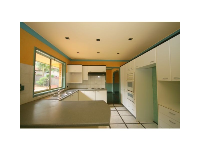 6 Barlow Place, Georges Hall NSW 2198