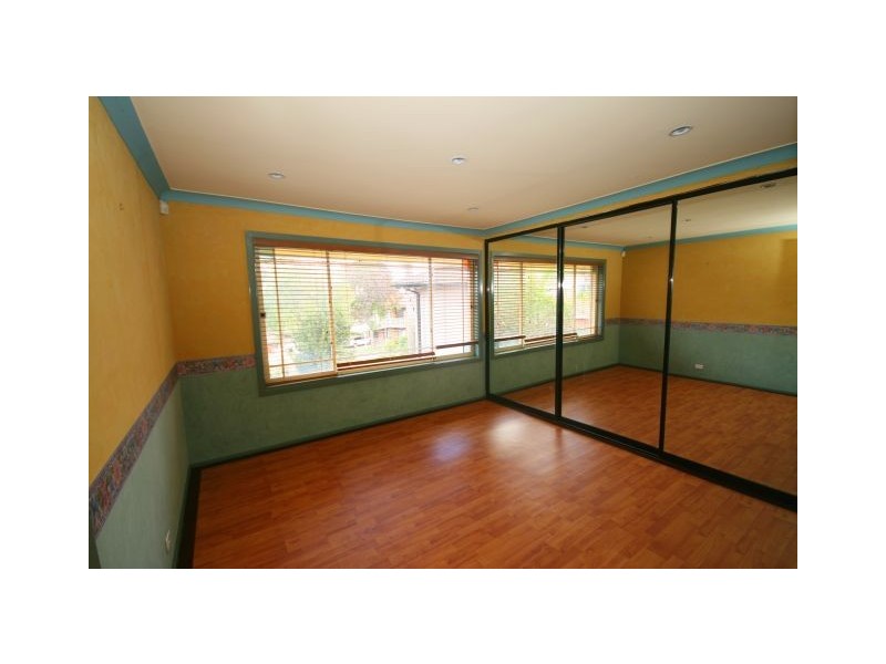 6 Barlow Place, Georges Hall NSW 2198