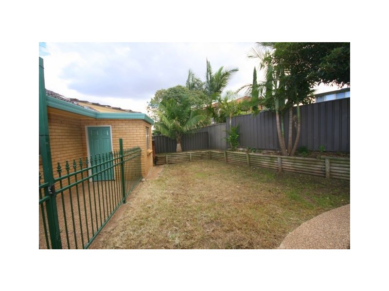 6 Barlow Place, Georges Hall NSW 2198