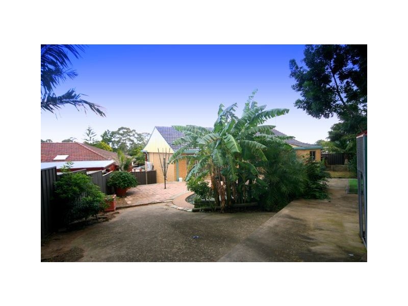 6 Barlow Place, Georges Hall NSW 2198
