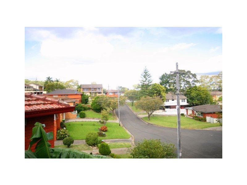 6 Barlow Place, Georges Hall NSW 2198