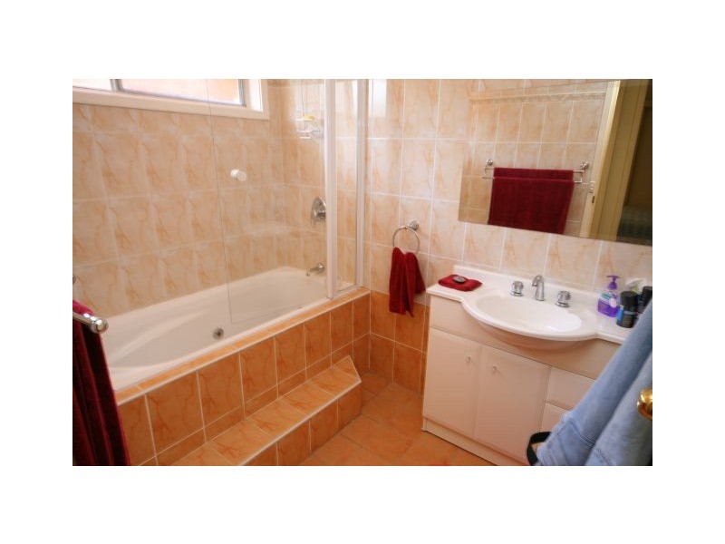 3 Lincoln Road, Georges Hall NSW 2198