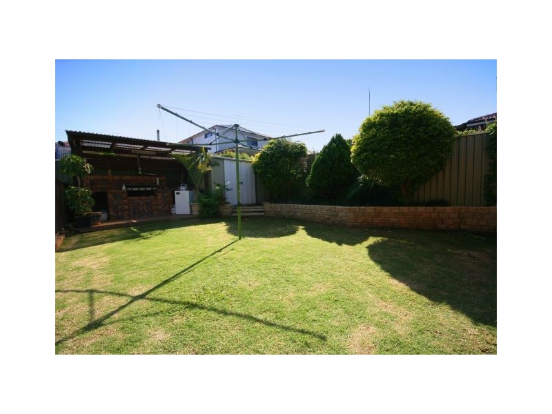 3 Lincoln Road, Georges Hall NSW 2198