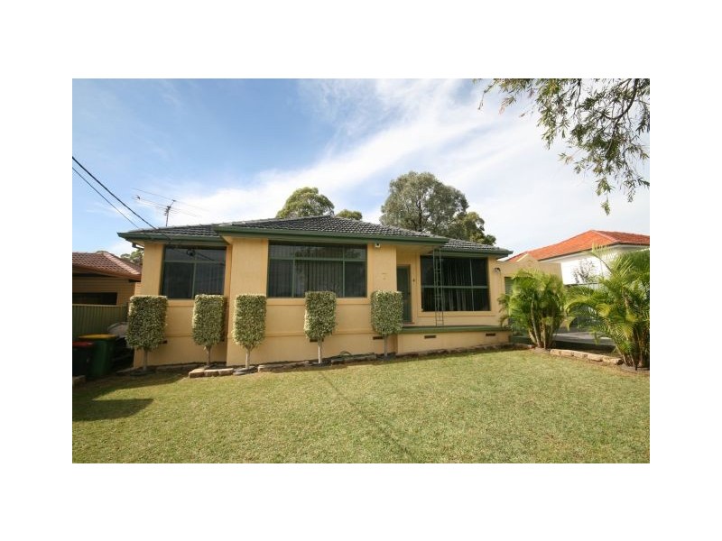 7 Leighdon Street, Bass Hill NSW 2197