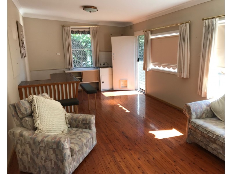 54 Lawrence Street, Peakhurst NSW 2210