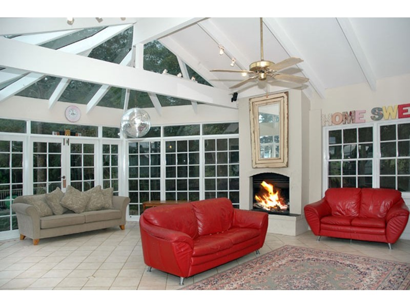 9 Old Glenhaven Rd, Glenhaven NSW 2156