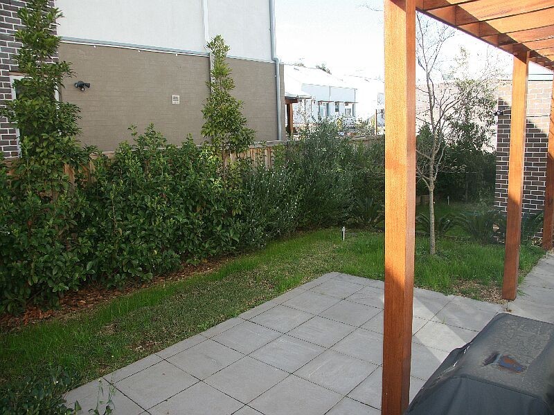 8 Seamist Avenue, Ermington NSW 2115