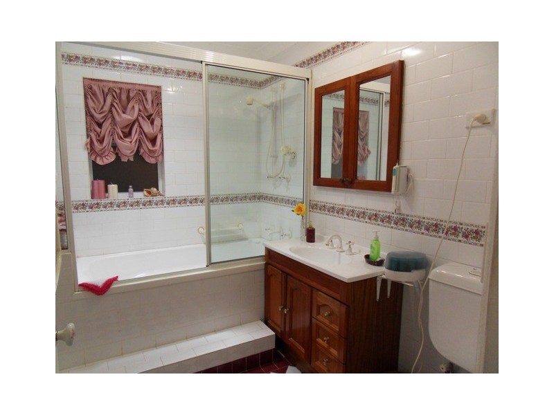 13 Kerrie Rd, Oatlands NSW 2117