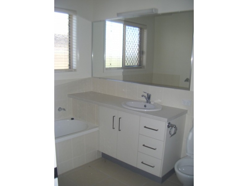 Avenell Heights QLD 4670