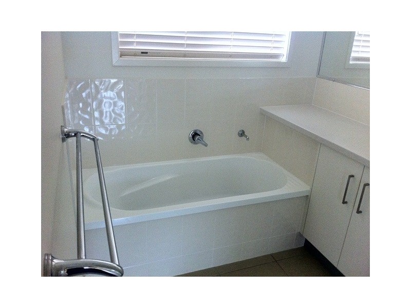 Avenell Heights QLD 4670