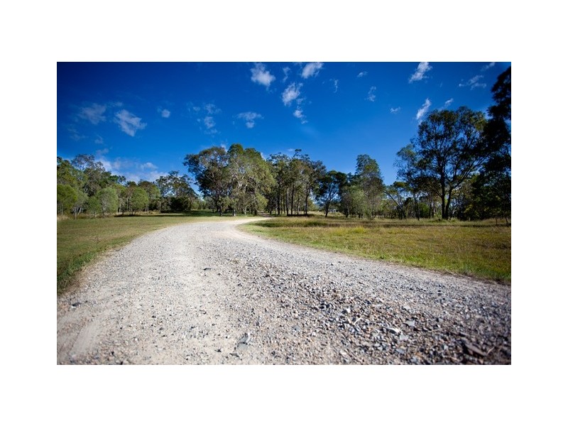 927 Round Hill Rd, Captain Creek QLD 4677