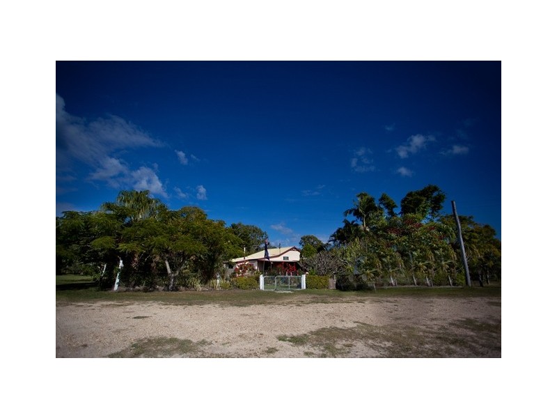 927 Round Hill Rd, Captain Creek QLD 4677